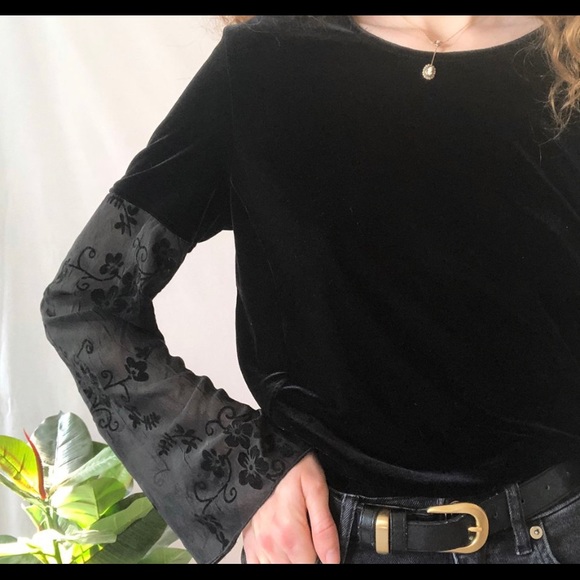 Vintage 90s black velvet top with floral sleeves - Picture 3 of 4